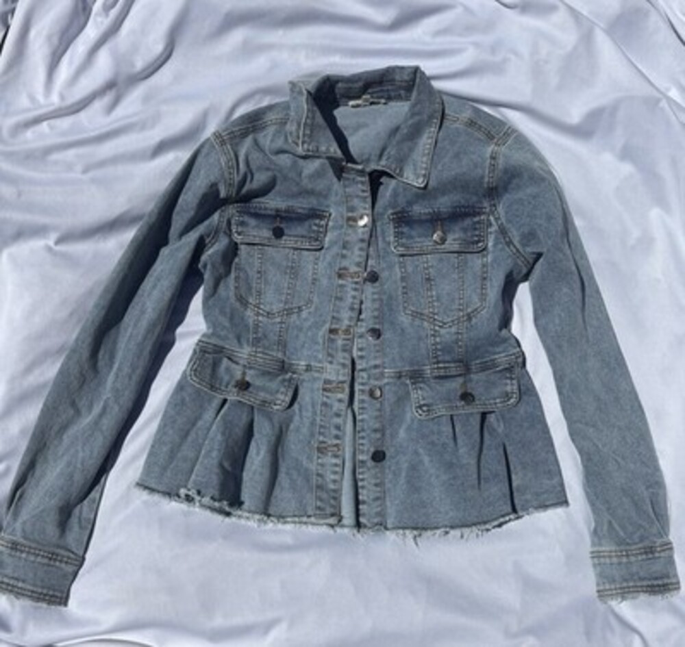 Y2K worn to perfection Mystree Women's Front Fringe‎ Hem Denim Jacket S